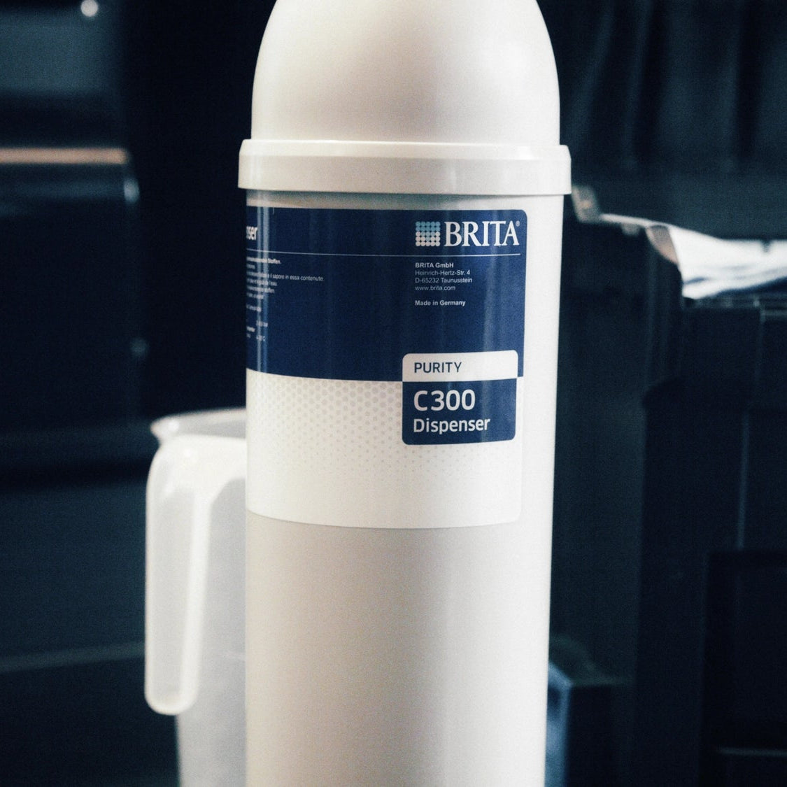 BRITA PURITY C-patroon tegen een wazige achtergrond