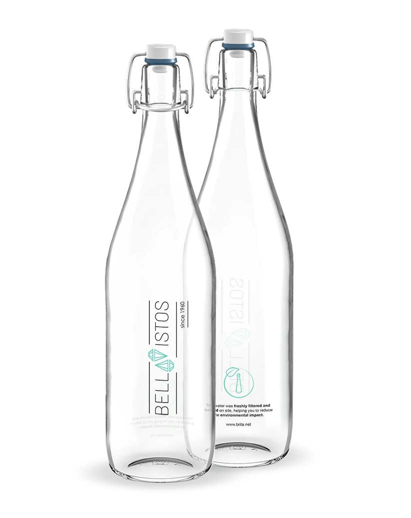 Twee BRITA Classic-flessen met logo's van klanten.